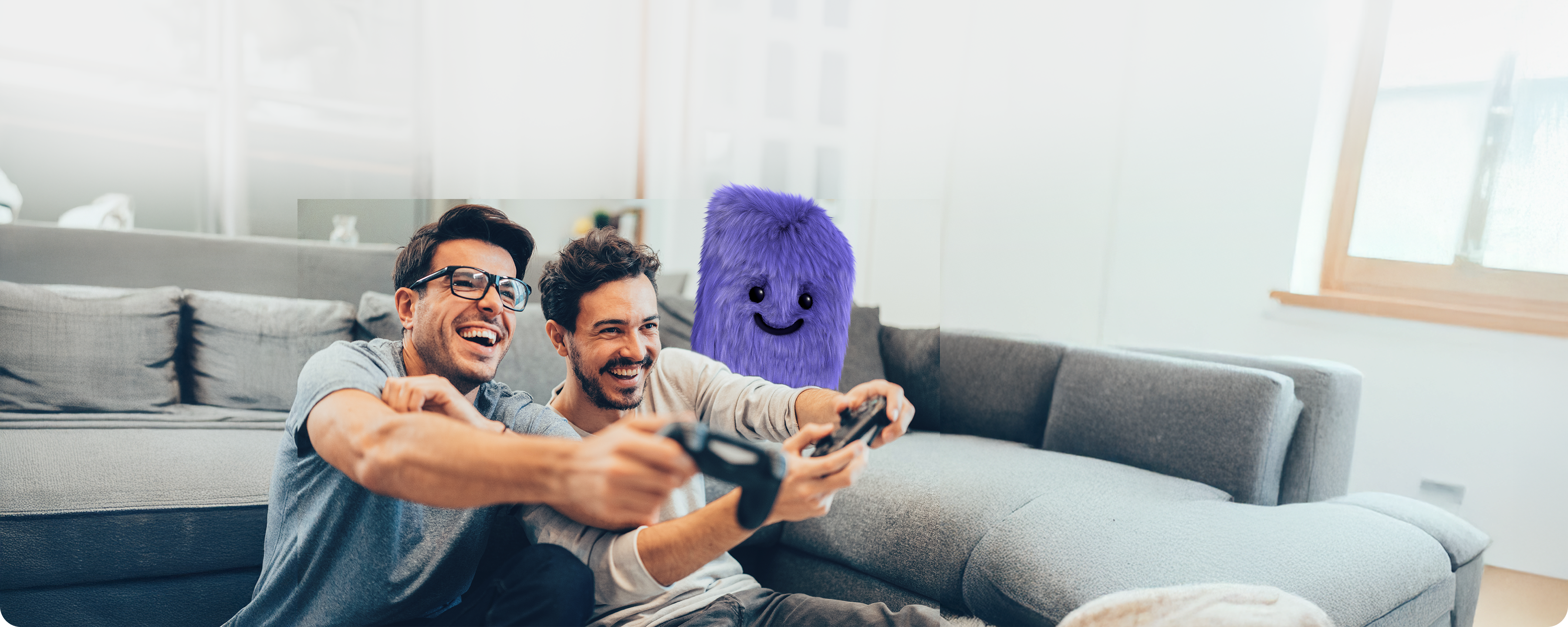 Zwei Männer spielen Online-Games über ihren schnellen DSL-Anschluss