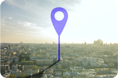 Stadt von oben mit Positionierungsmarkierung